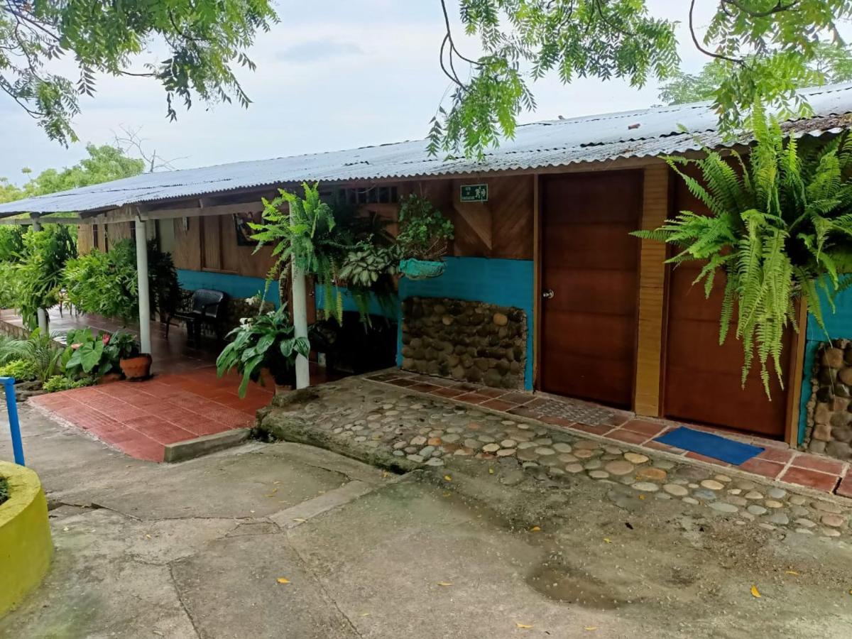 Hostal Sol De Verano Dona Lilia Villavieja Exterior photo